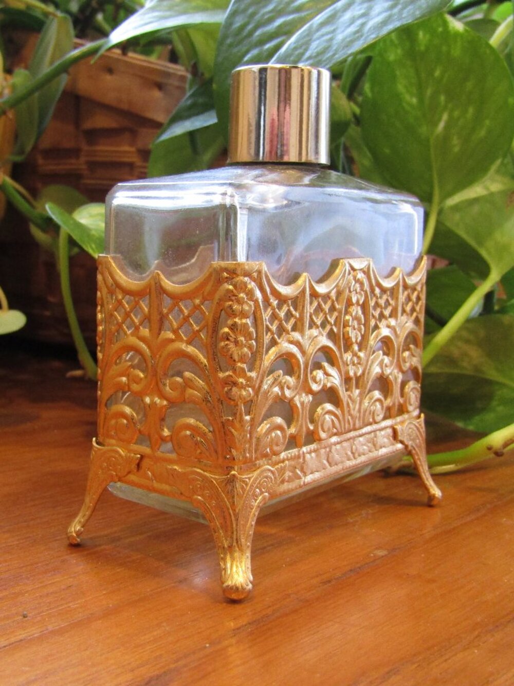 ✨ Exquisite Vintage 1950s Ormolu Gold Filigree Footed Vanity Scent Bottle ✨
